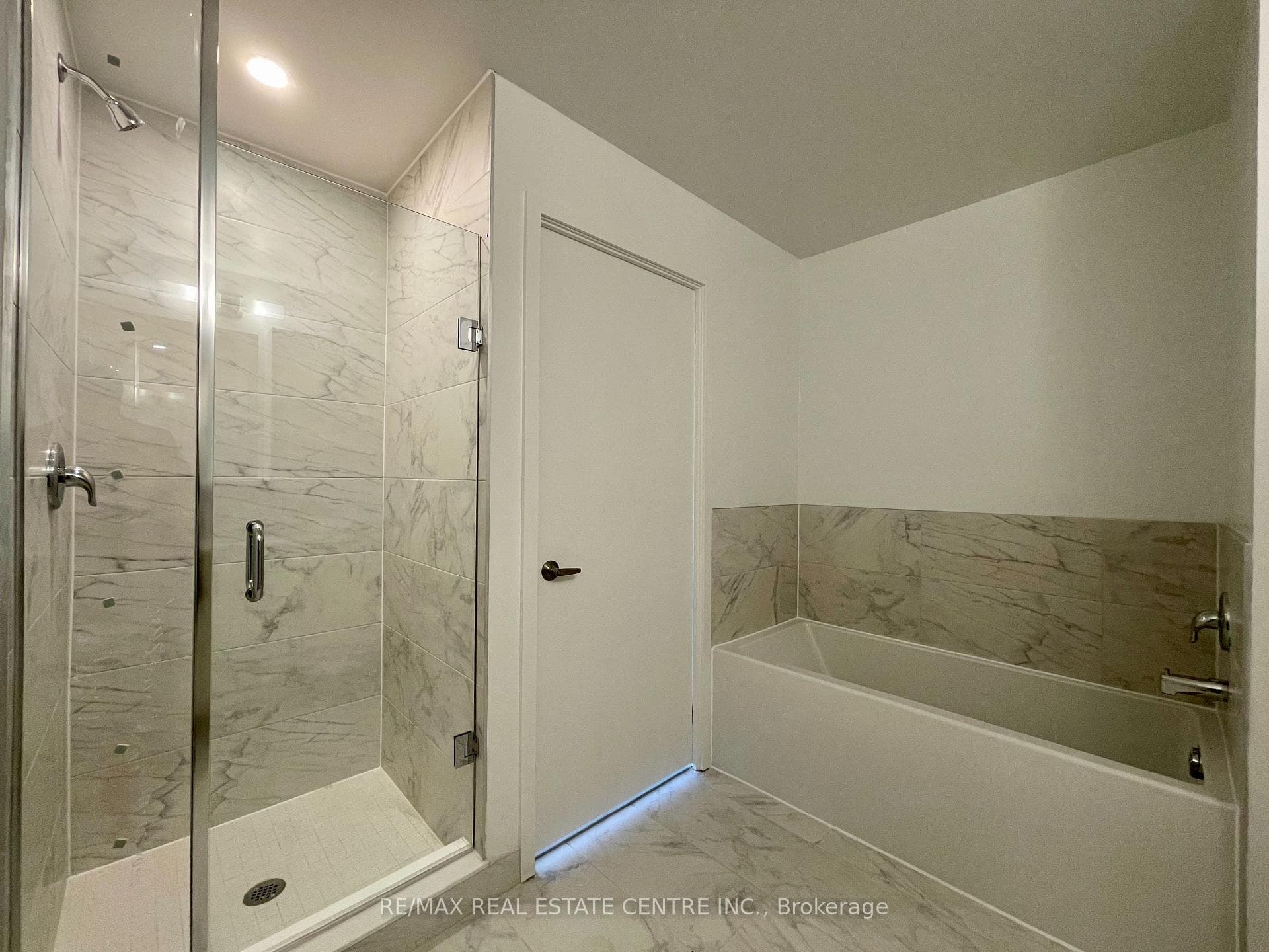 1035 Southdown Road Unit 1606 photo 21