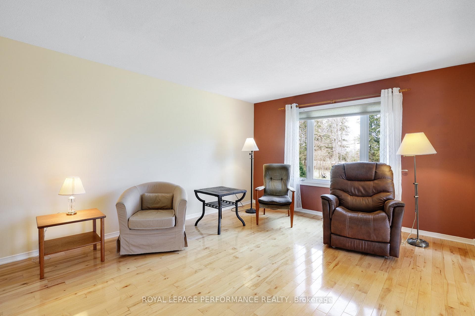 108 Felton Crescent photo 12