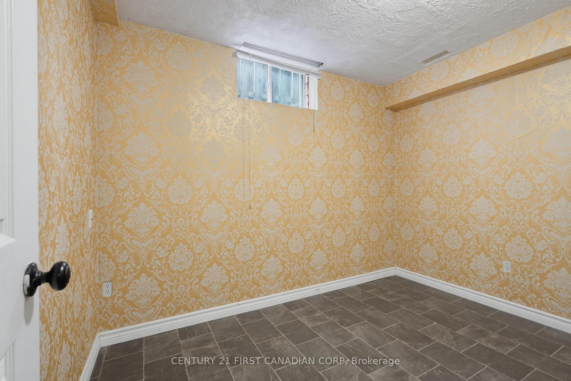 761 BLACKSMITH Street photo 33