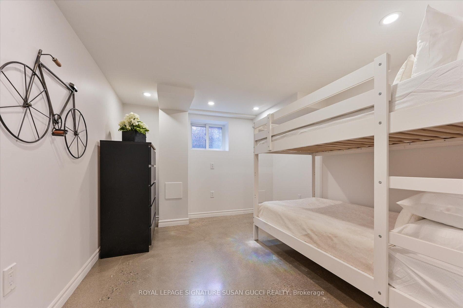 3rd bedroom- cozy in floor heating