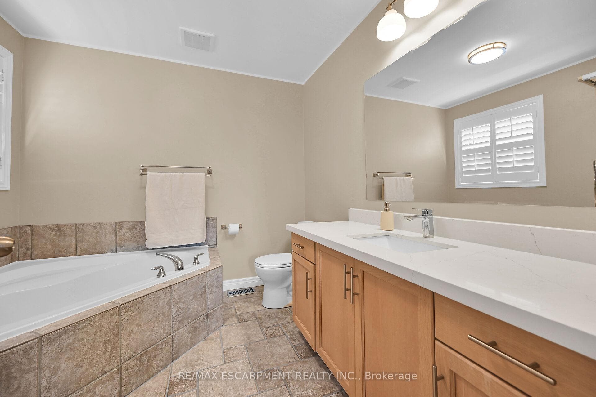 35 Davis Crescent photo 21