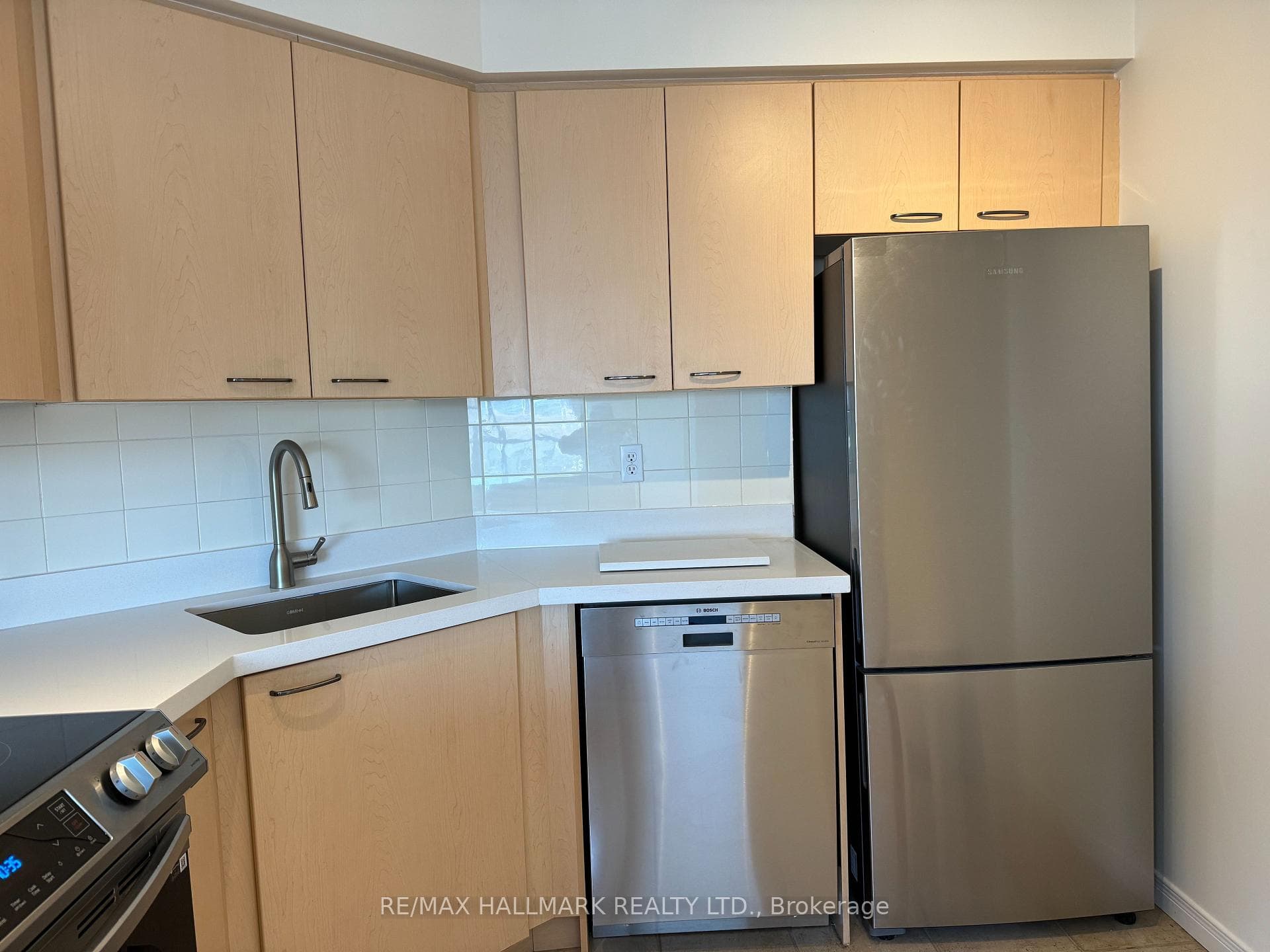 140 Bathurst Street Unit 604 photo 10