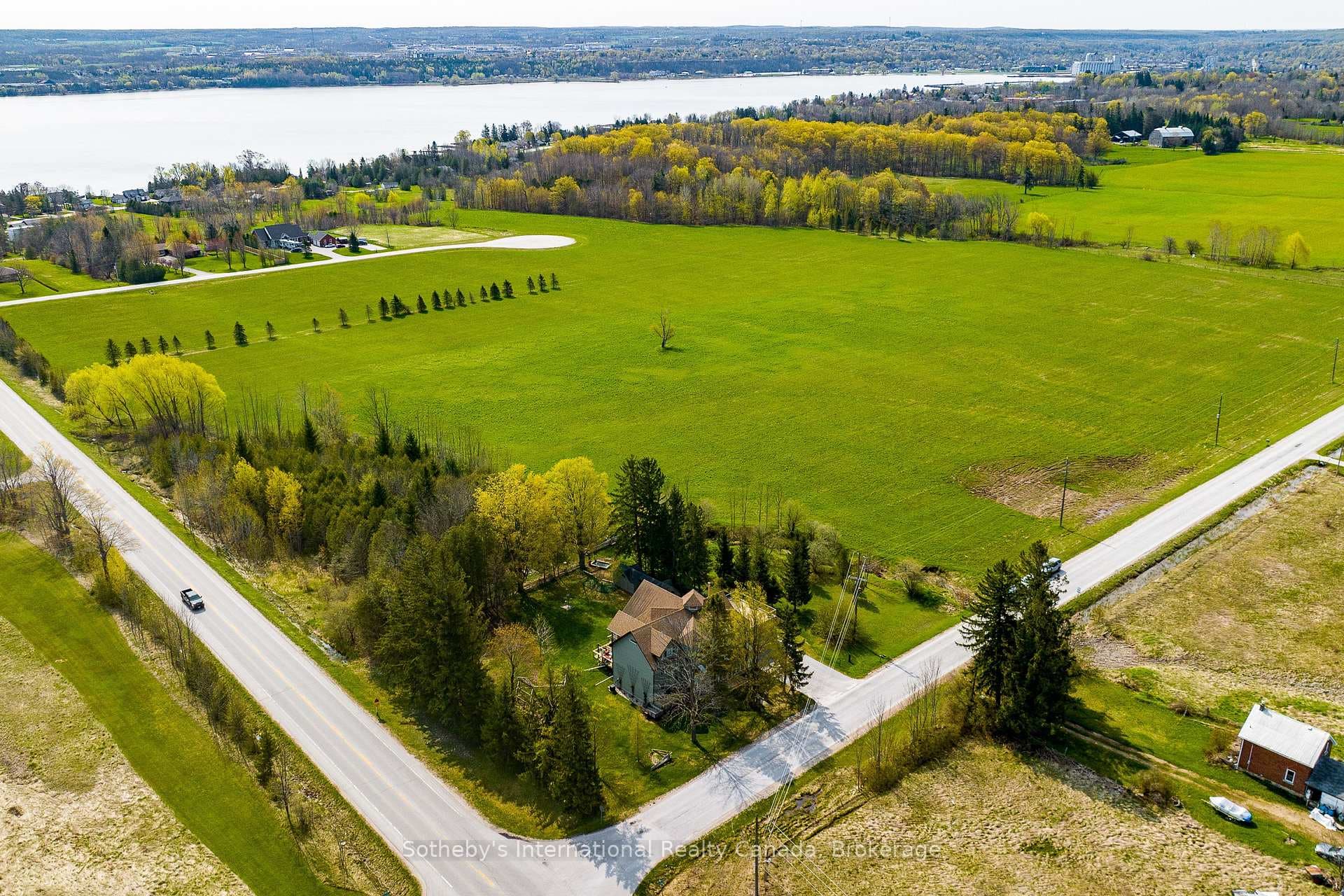 Walking Distance to Georgian Bay