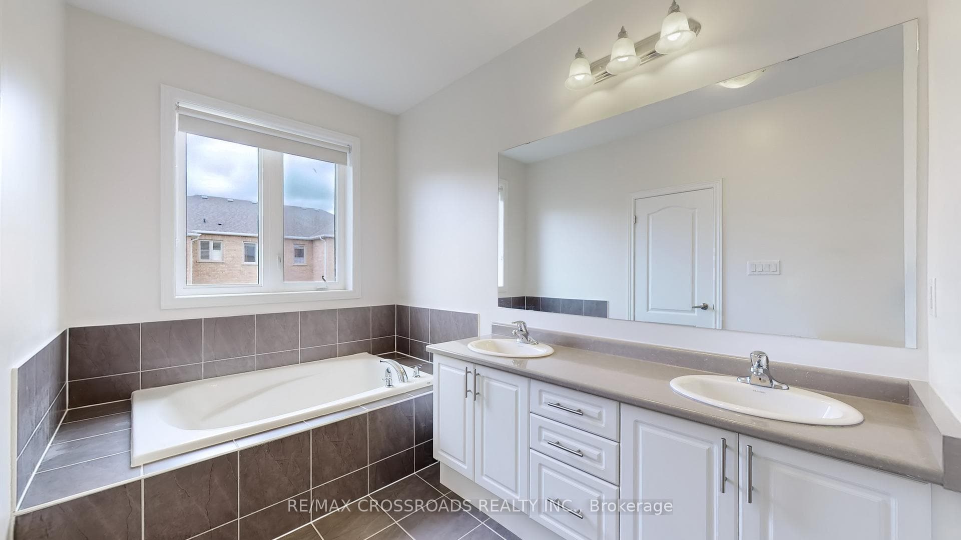 8 Luzon Avenue photo 23