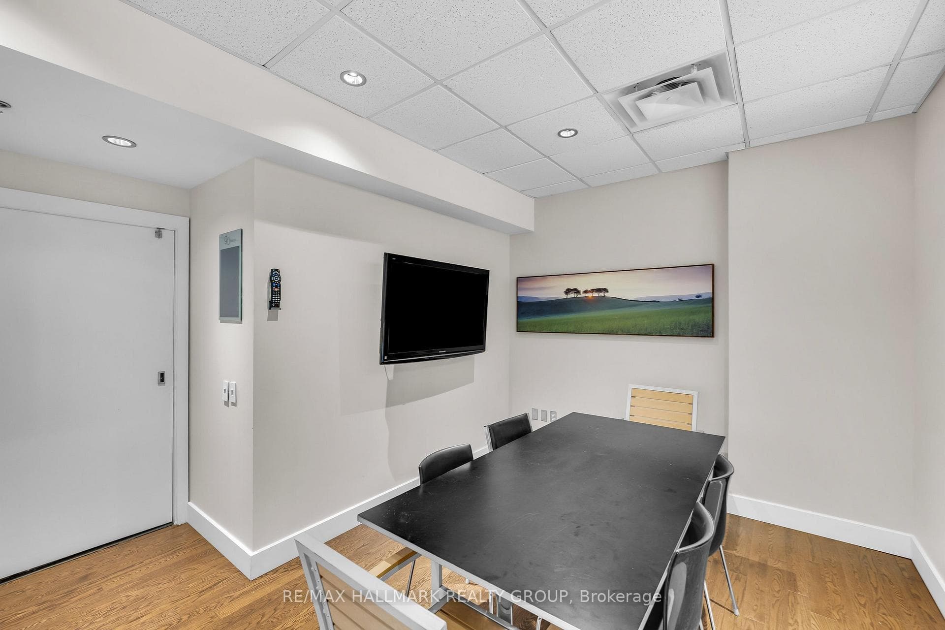 90 George Street Unit 1301 photo 26
