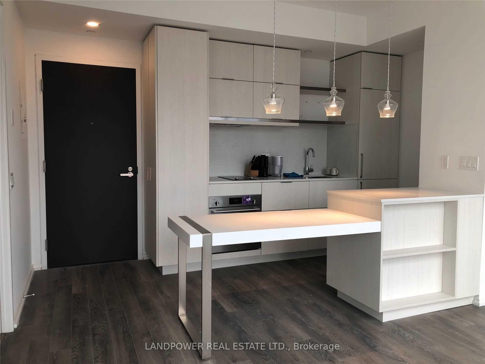 197 Yonge Street Unit 2013 photo 3