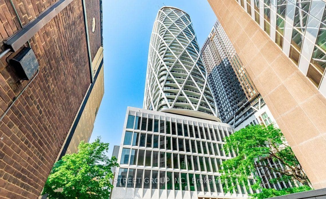 230 Simcoe Street Unit 2116 photo 2