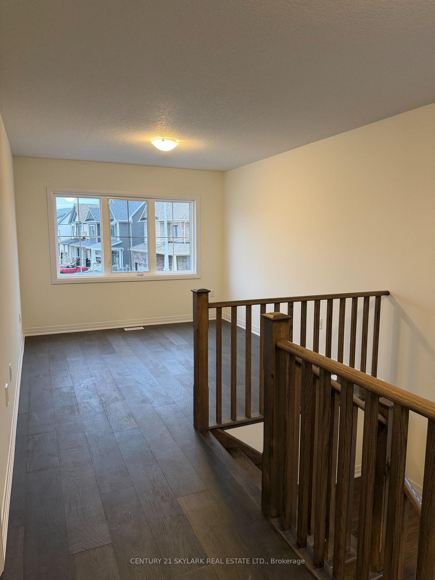 144 Aviron Crescent photo 31