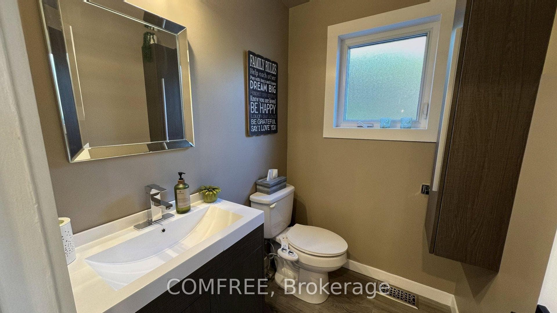 2093 Boake Street photo 10