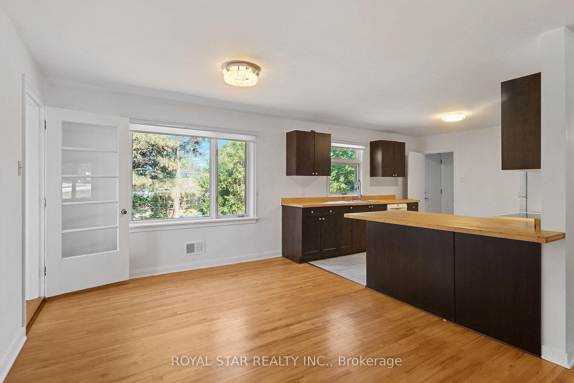 10 Delong Drive photo 12