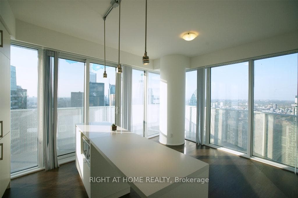 100 Harbour Street Unit 5704 photo 2