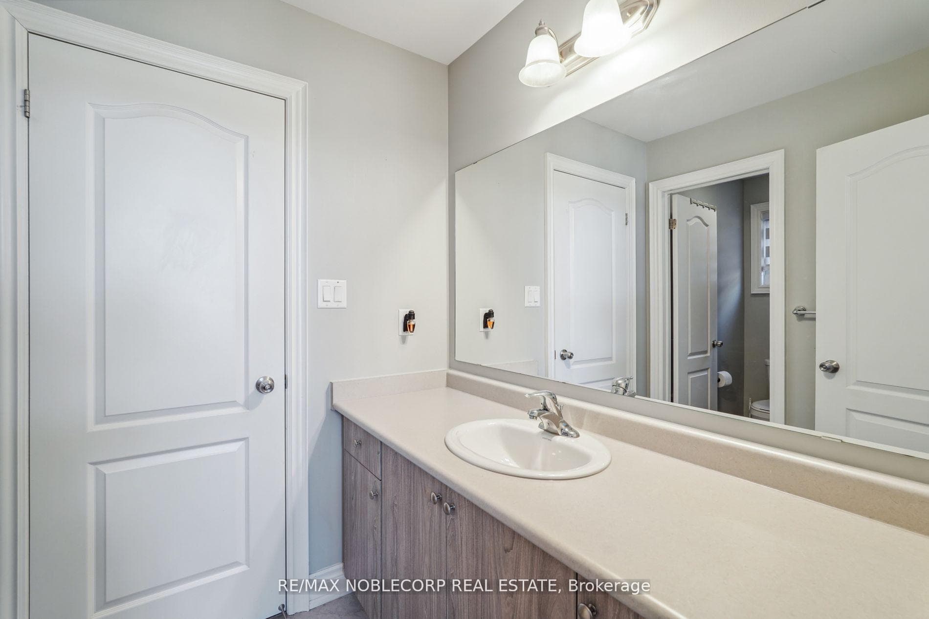 60 Empire Drive photo 29