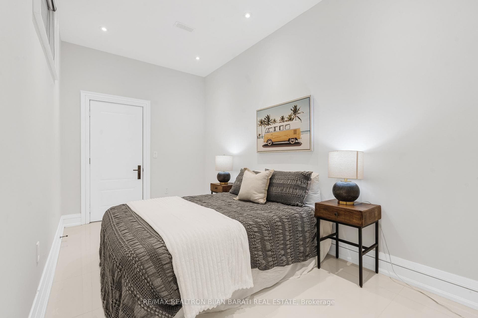 143 NORTON Avenue photo 45