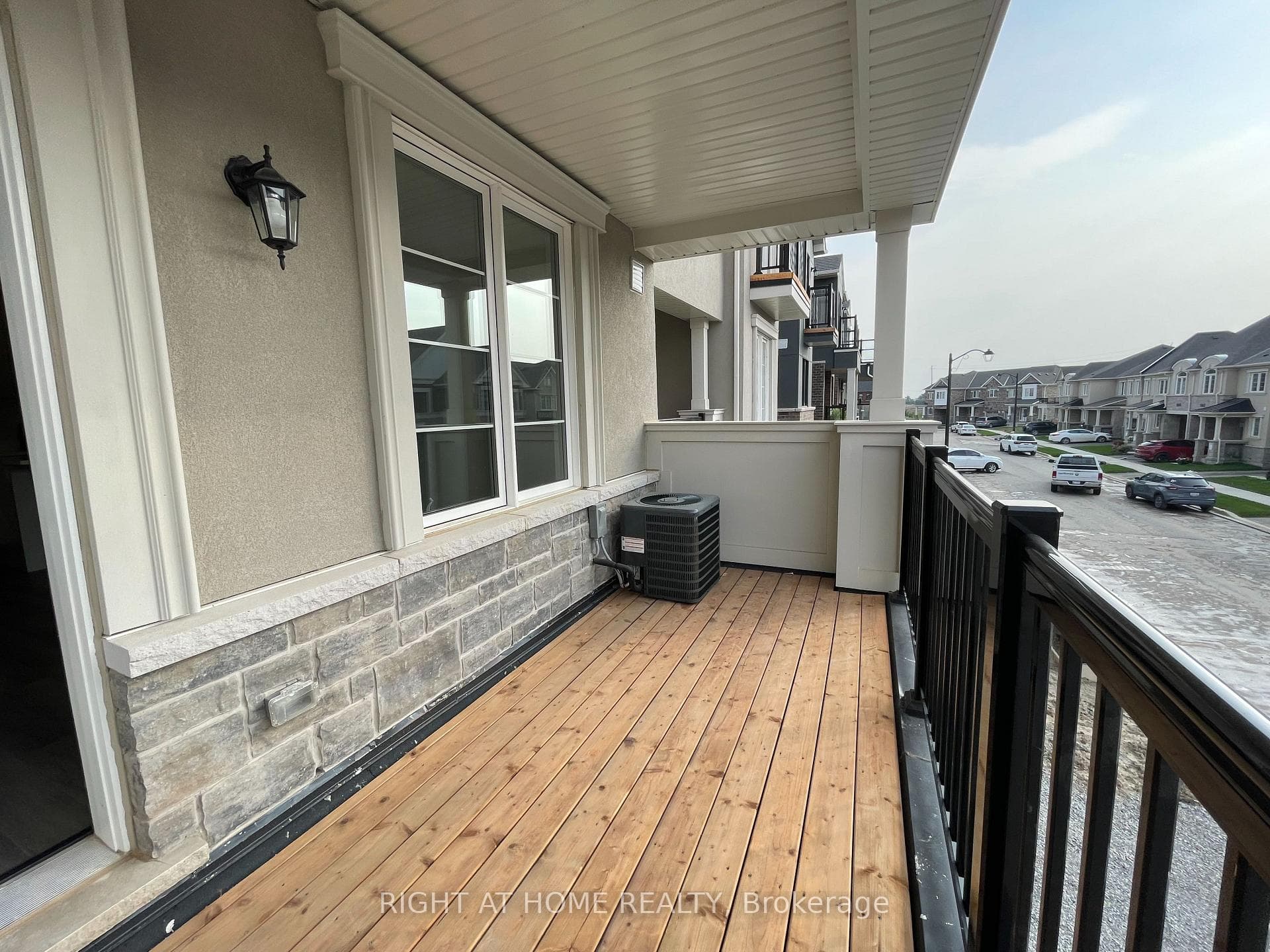 1575 Moira Crescent photo 20