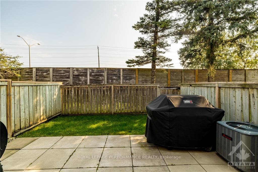 58 CLARKSON Crescent photo 29