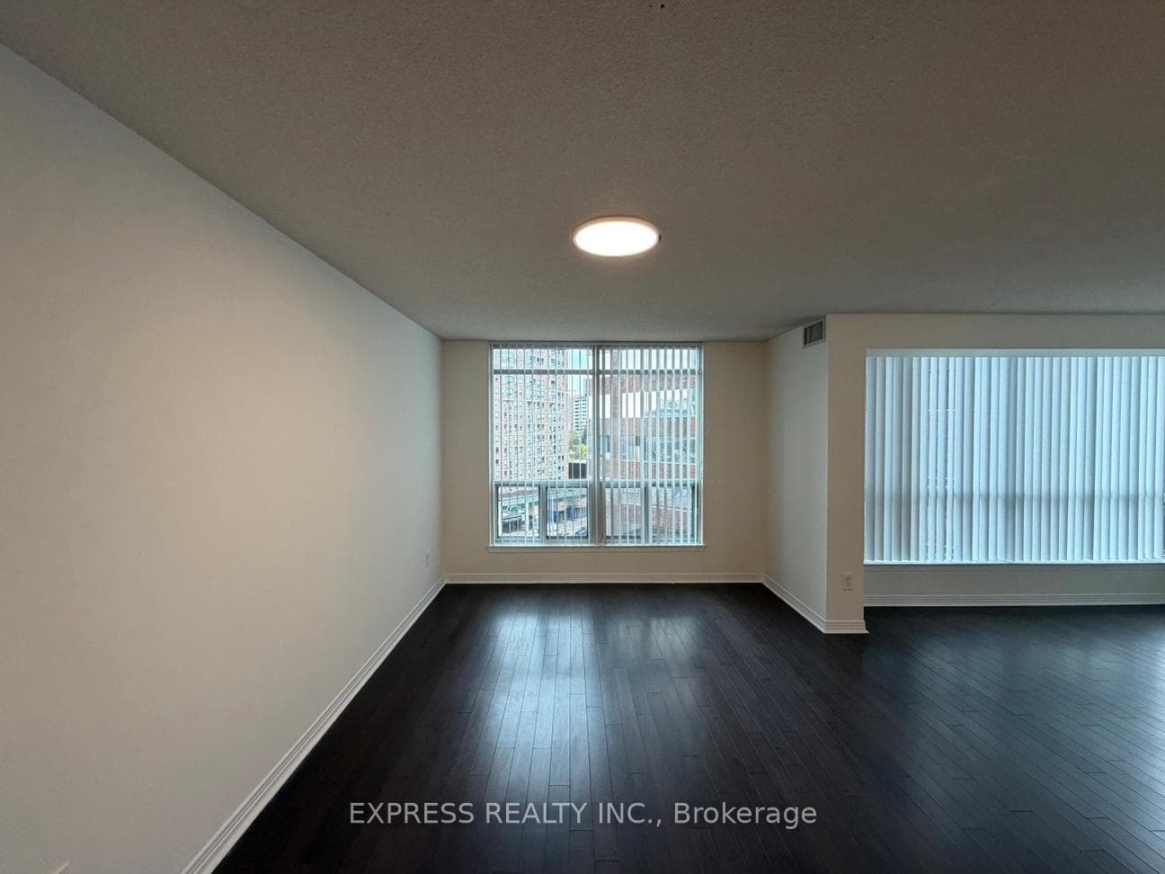 942 Yonge Street Unit 711 photo 5