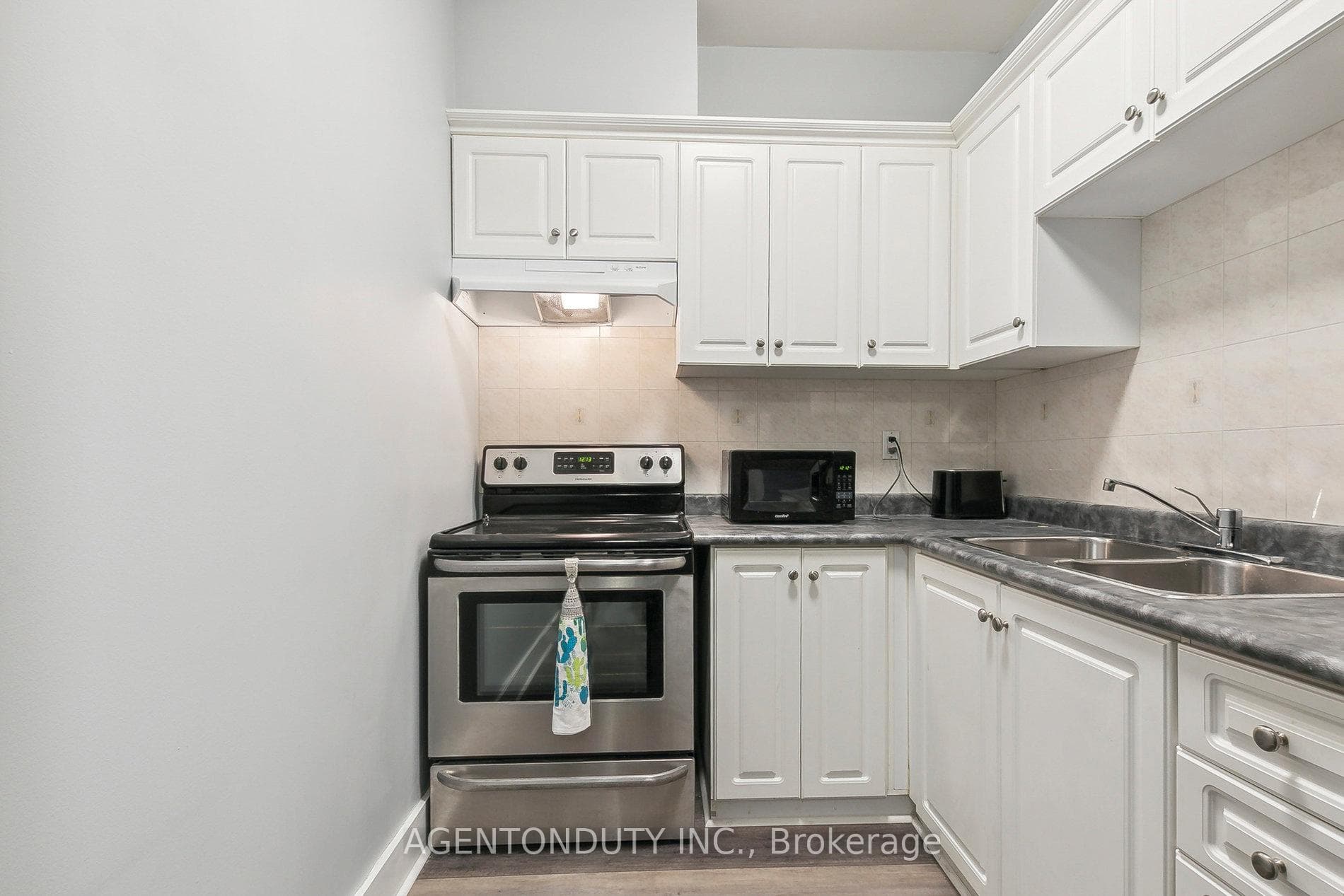 393 King Street Unit 708 photo 26