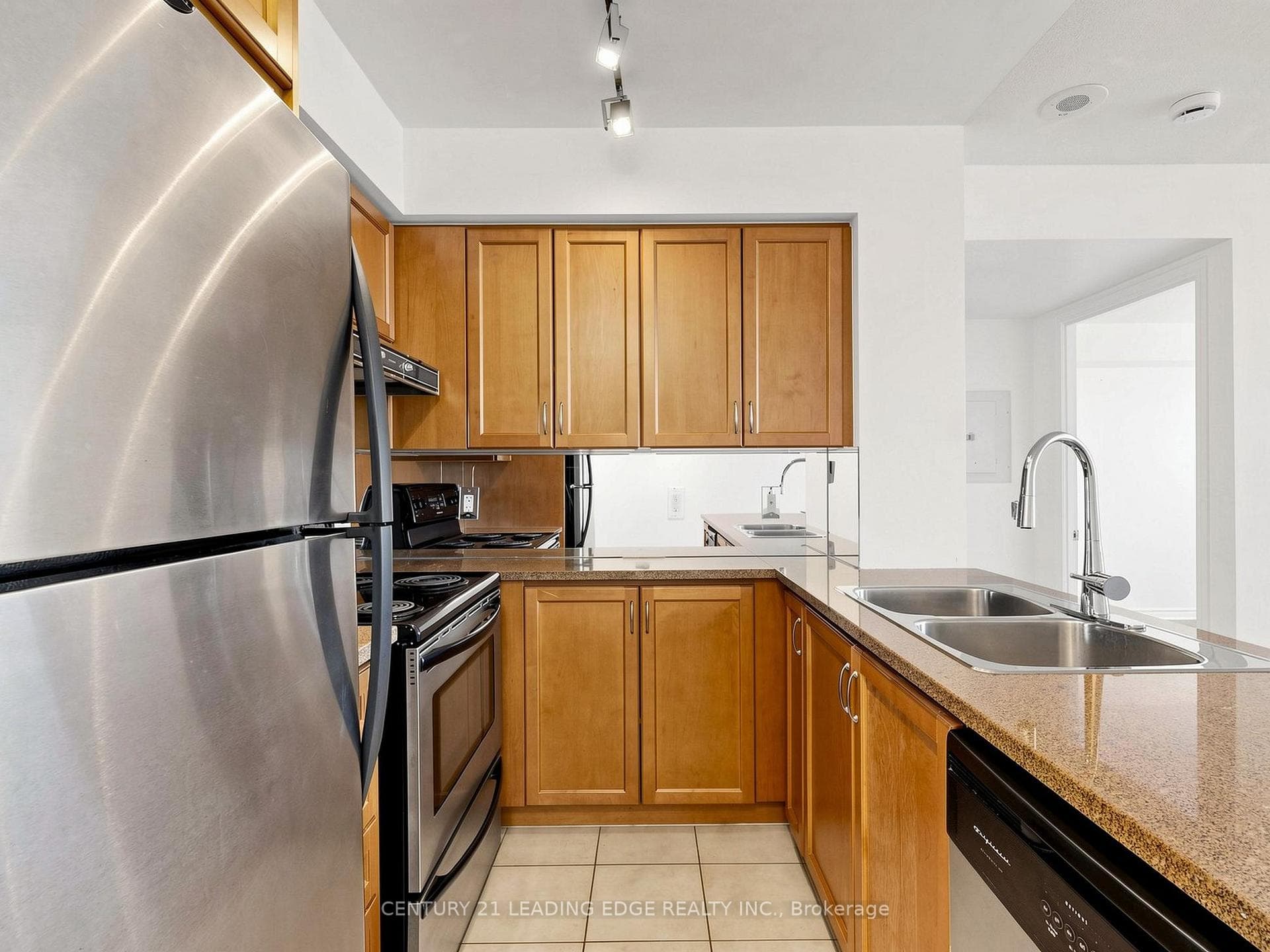 18 Kenaston Garden Unit 1601 photo 10