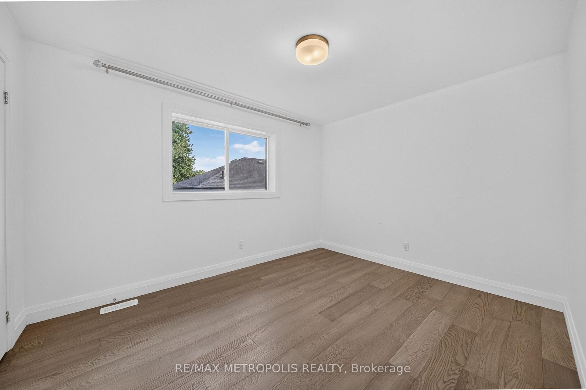 55 Russ Street photo 9