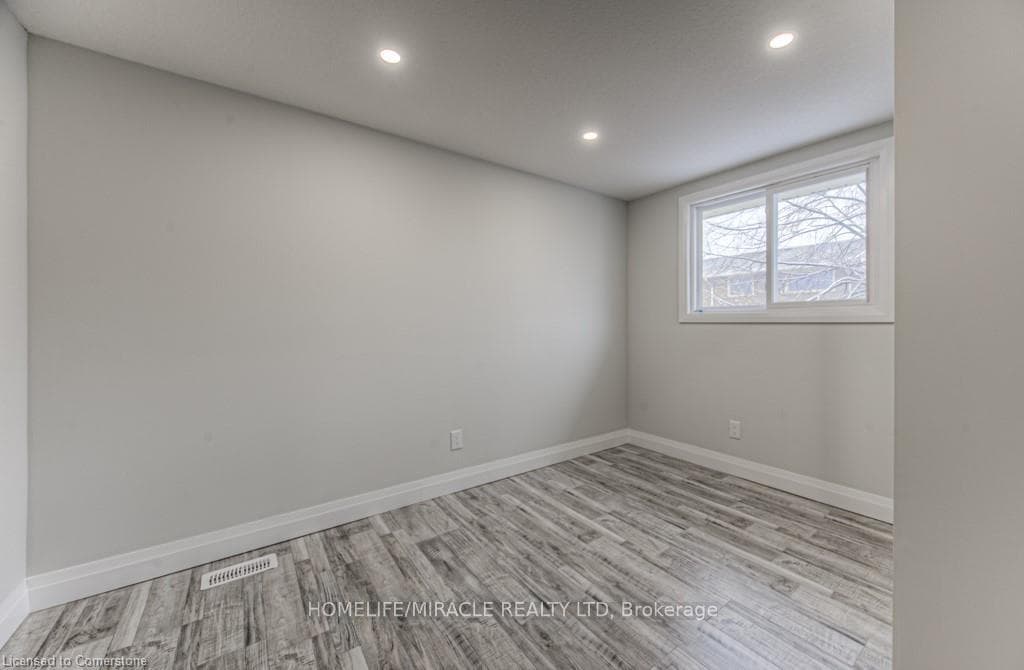 152 Overlea Drive photo 17