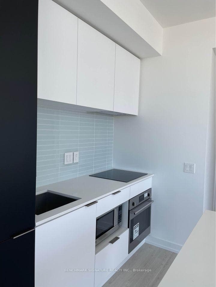 33 Helendale Avenue Unit 2303 photo 3
