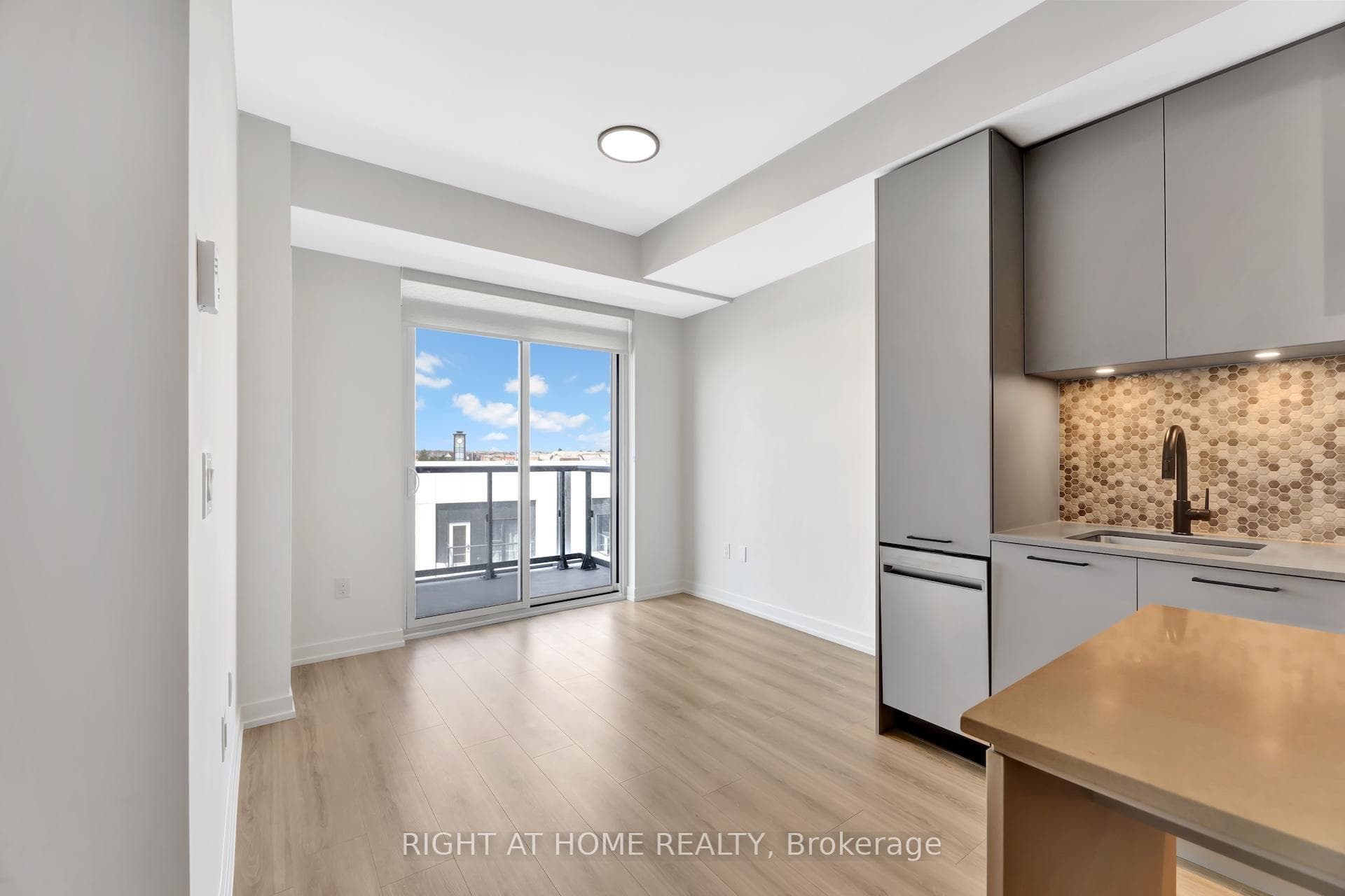 10 LAGERFELD Drive Unit 401 photo 21
