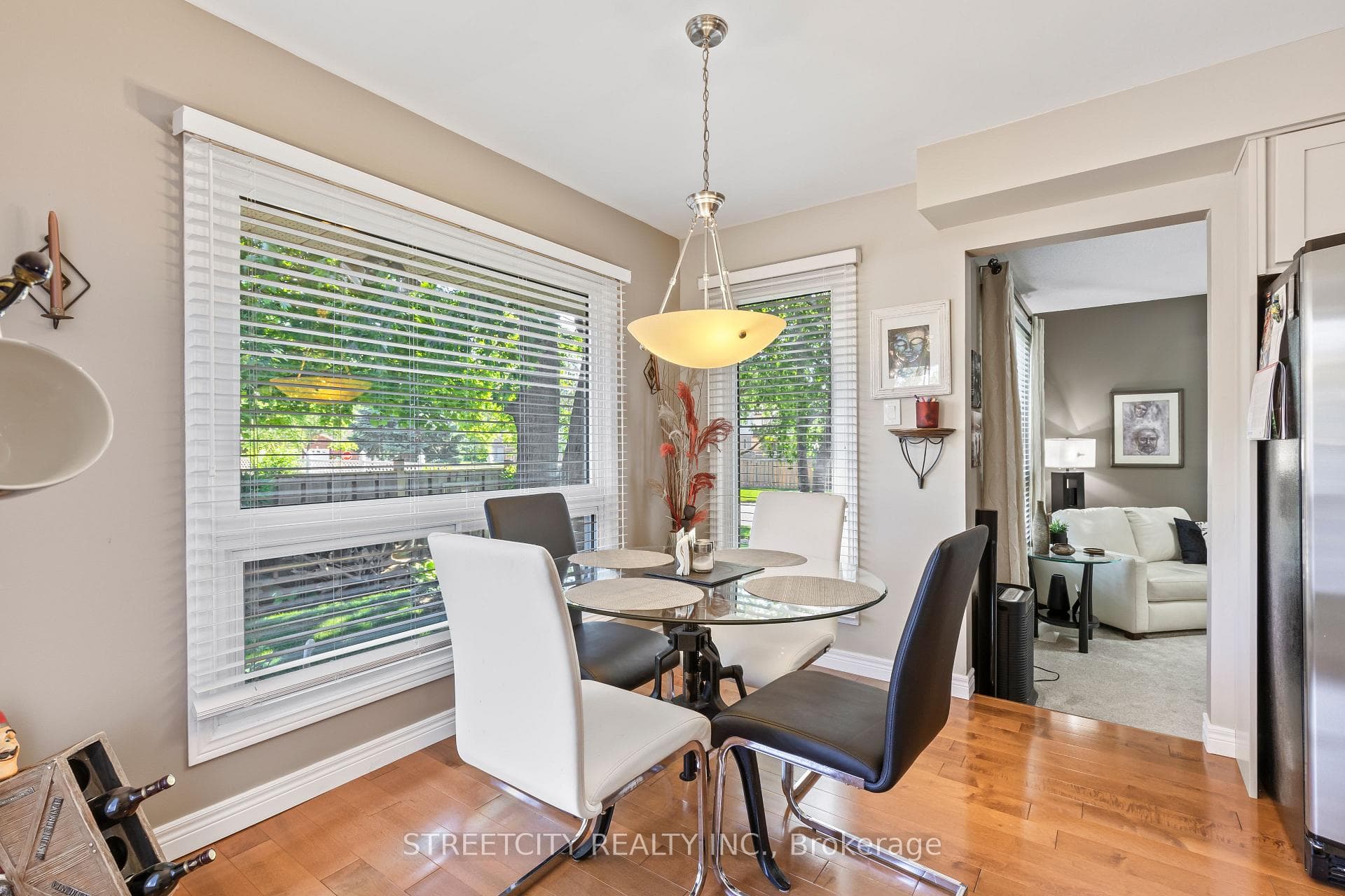 2 Parkside Crescent photo 12