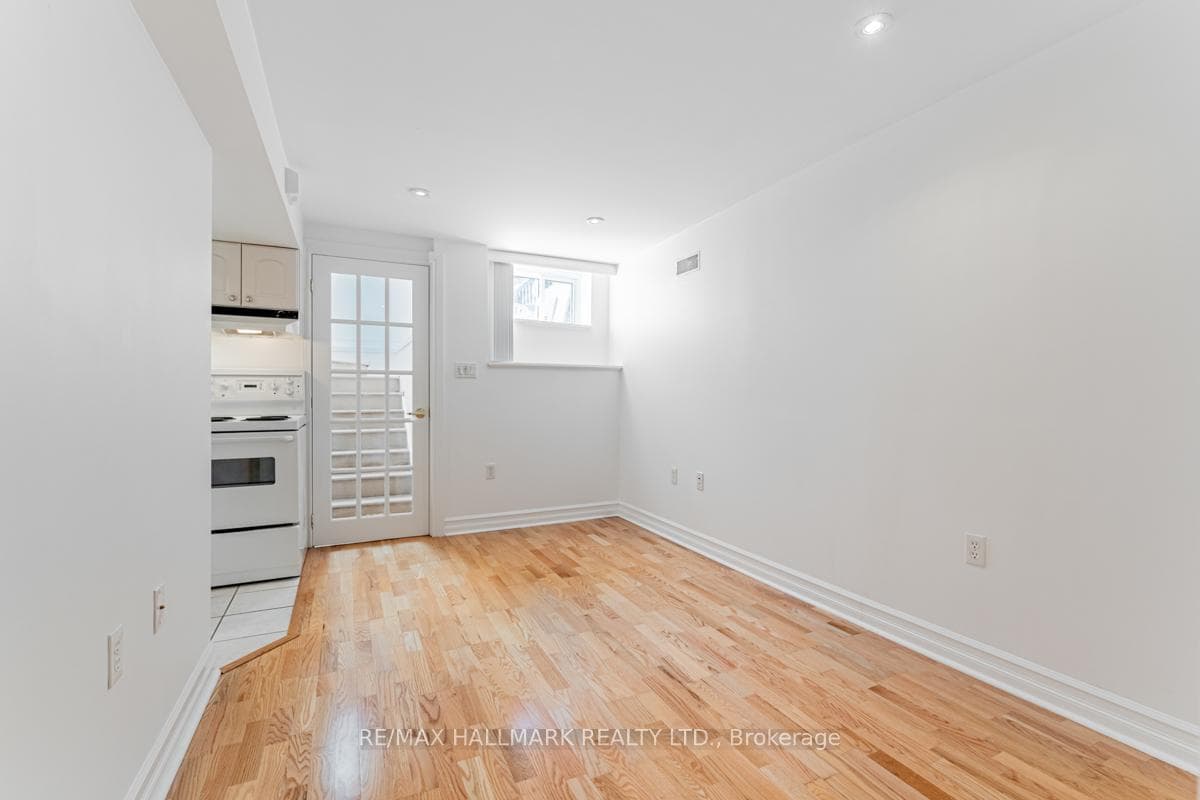 47 Manchester Avenue Unit 2 photo 12