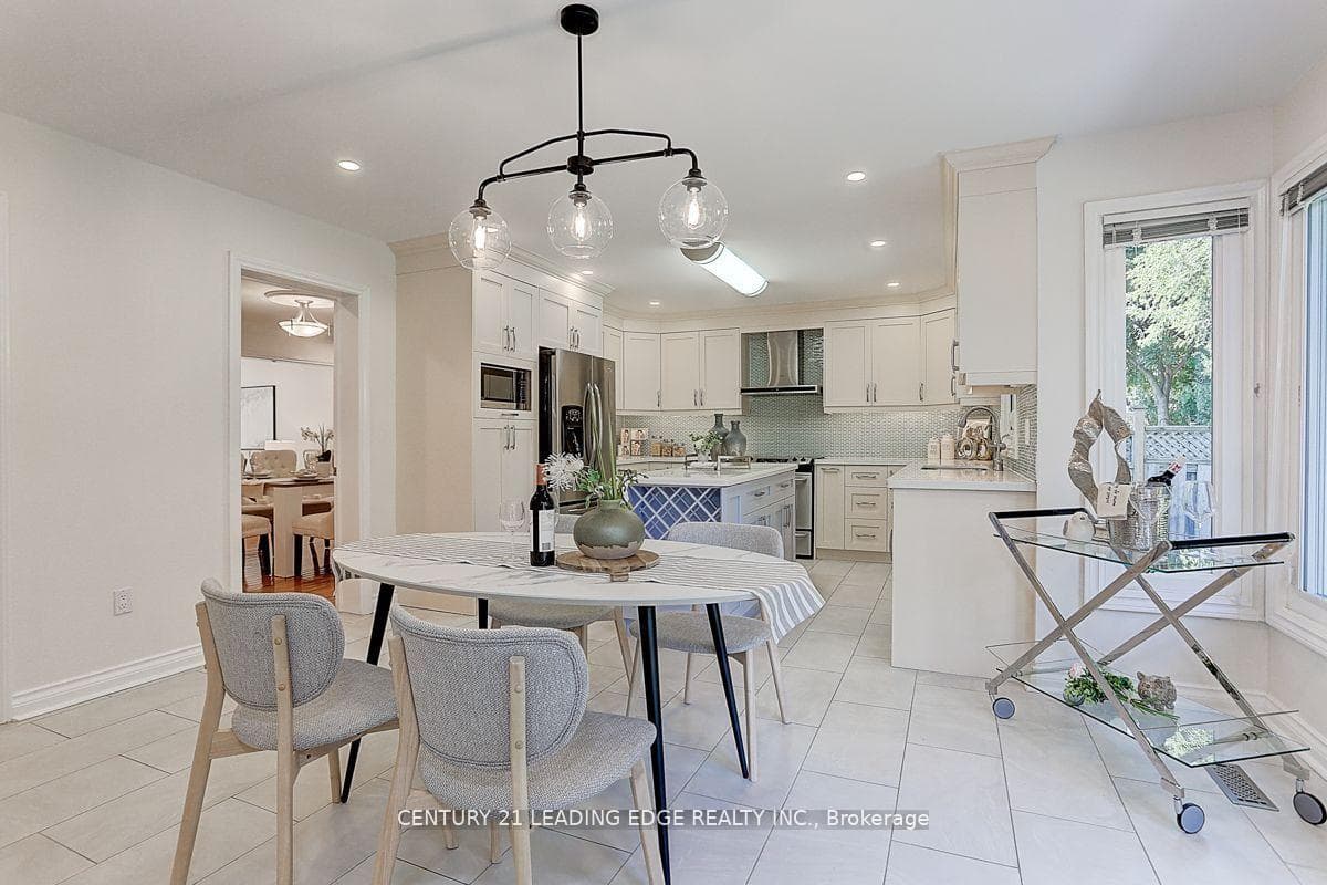 8 Ashdown Crescent photo 16