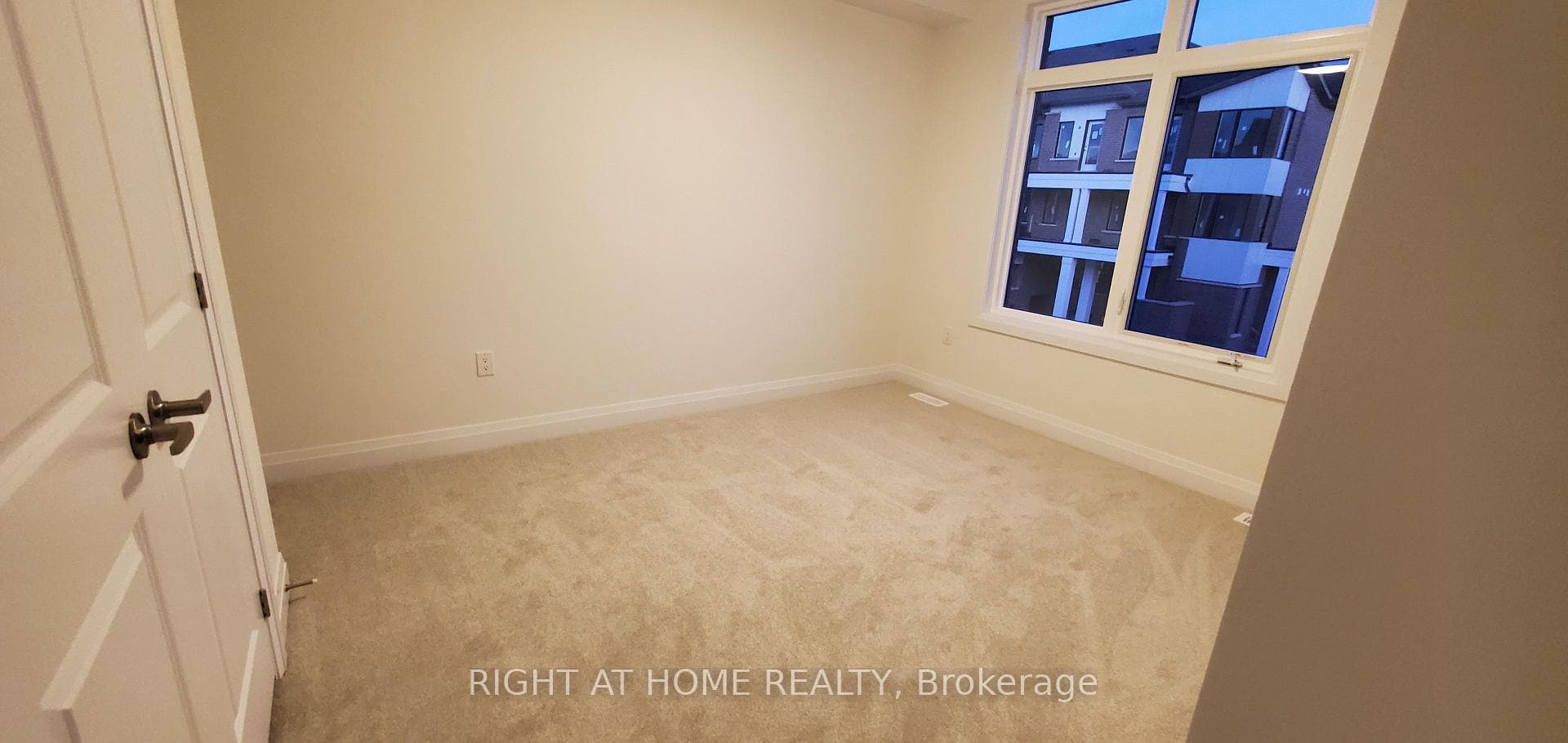 18 Kings hill Drive photo 13