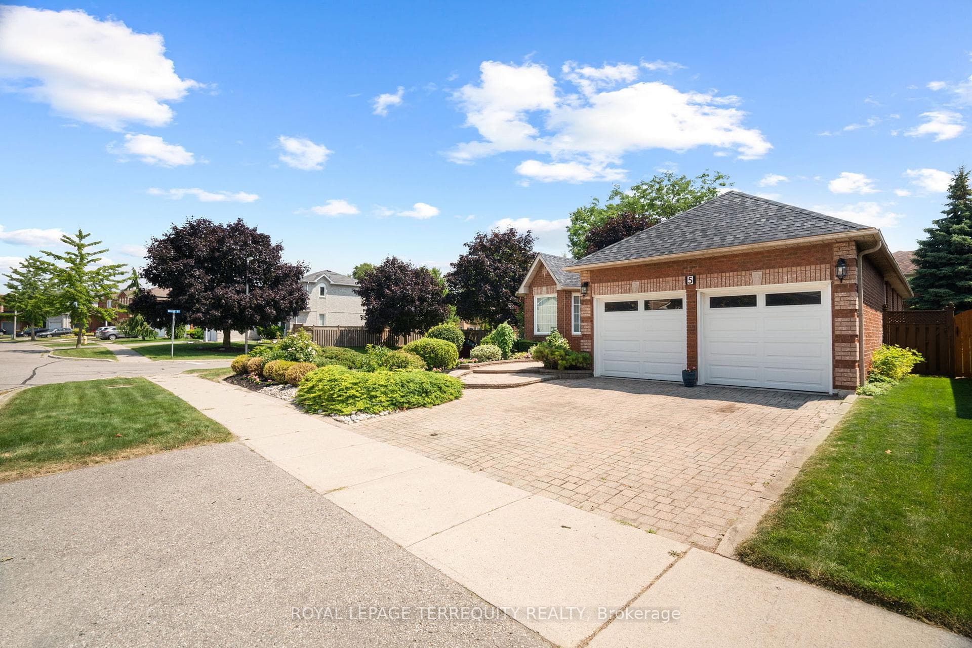 5 Glenmore Drive photo 3