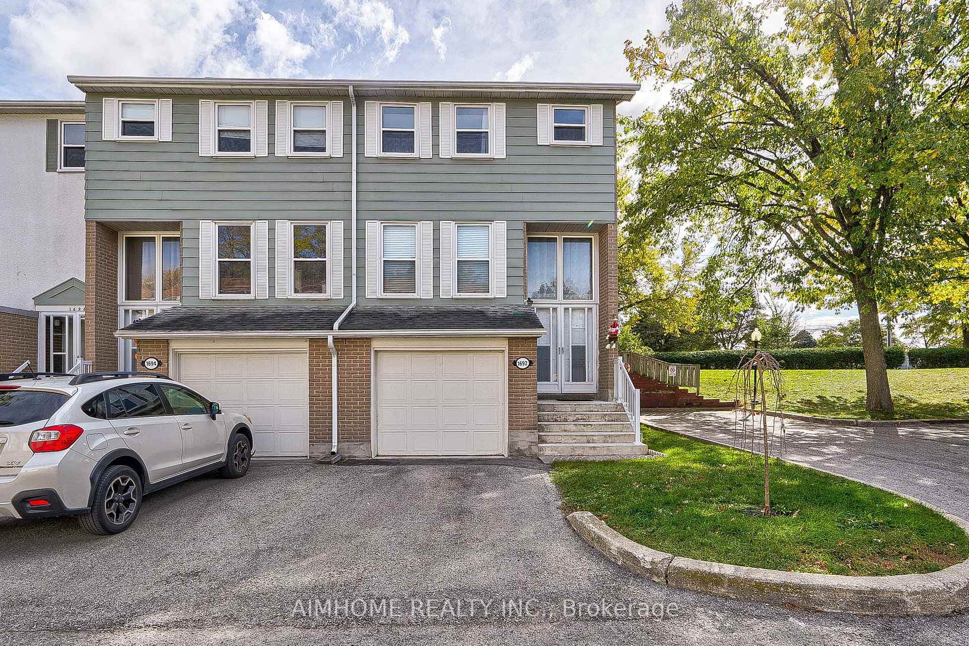 1692 John Street photo 1