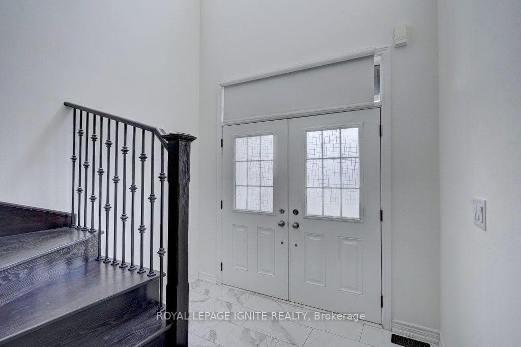 40 Louise Crescent photo 3