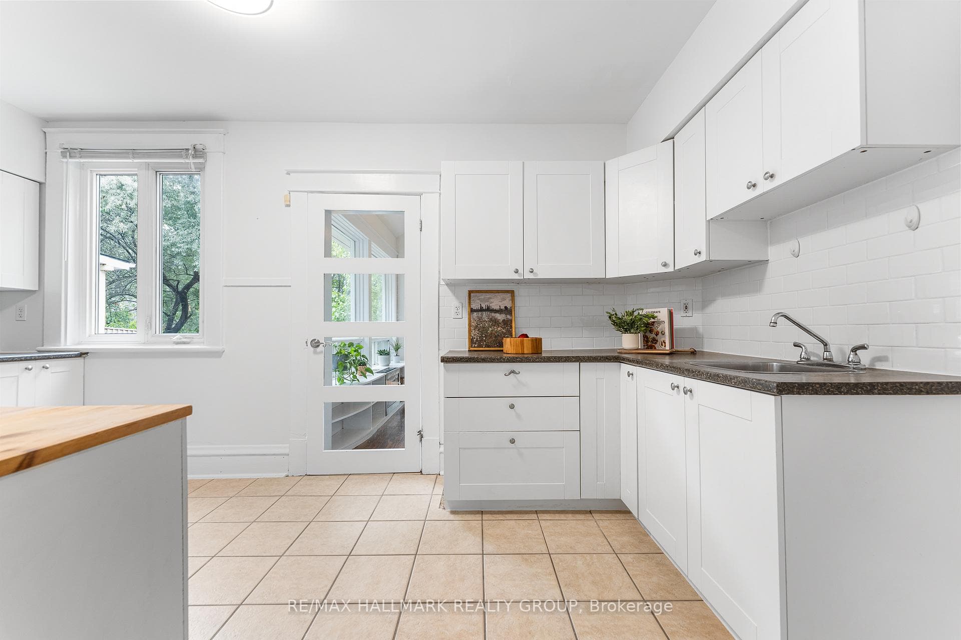 494 Parkdale Avenue photo 13