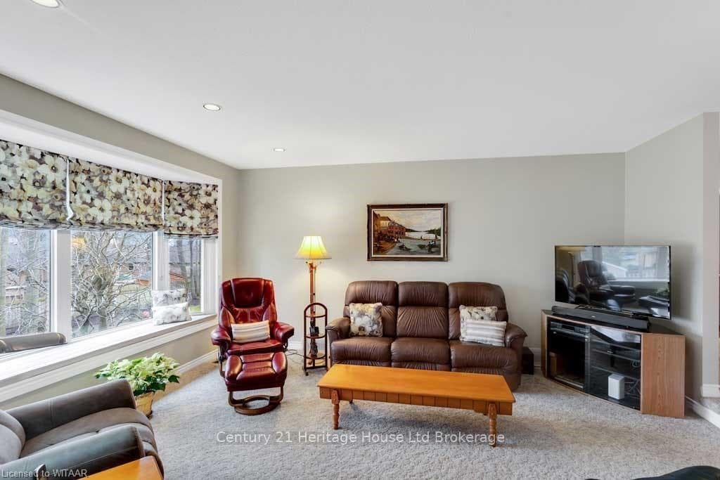 21 WOODSIDE Drive photo 12