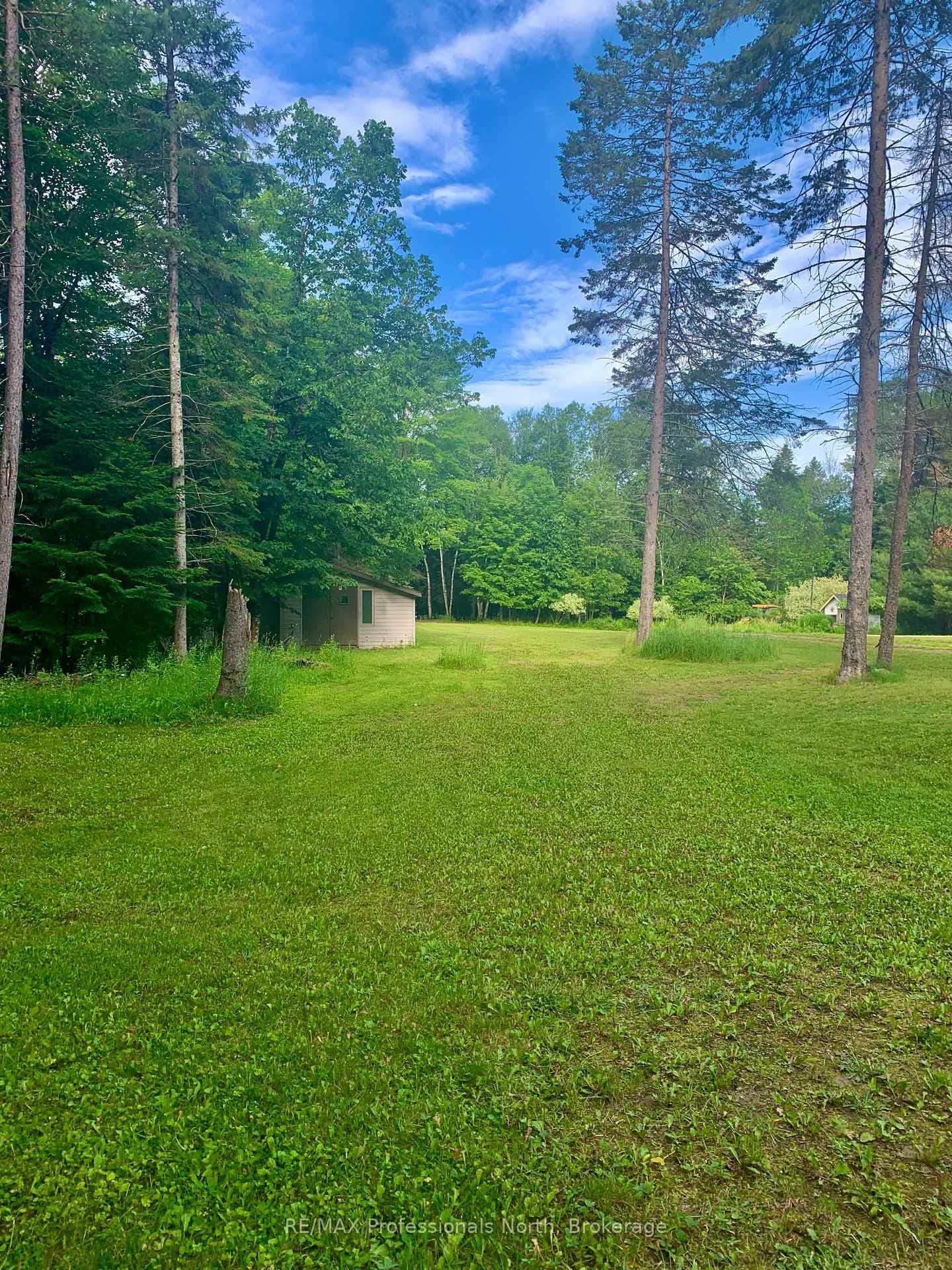 2075 Wigamog Road photo 4