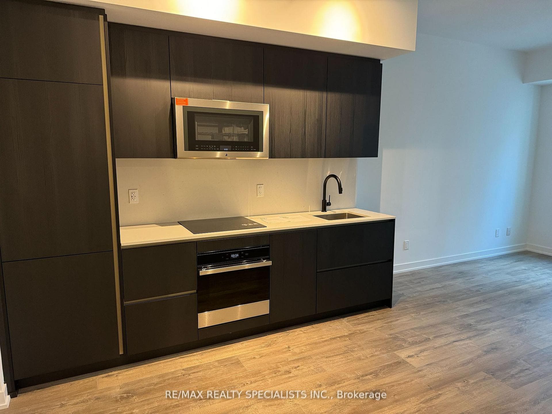 327 King Street Unit 304 photo 6