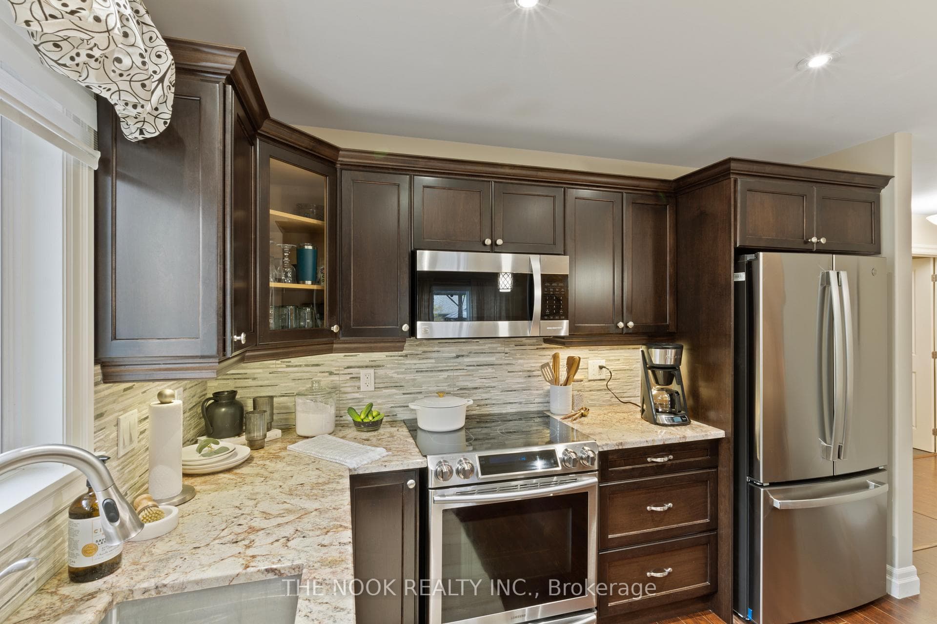 9 Woodburn Drive photo 4