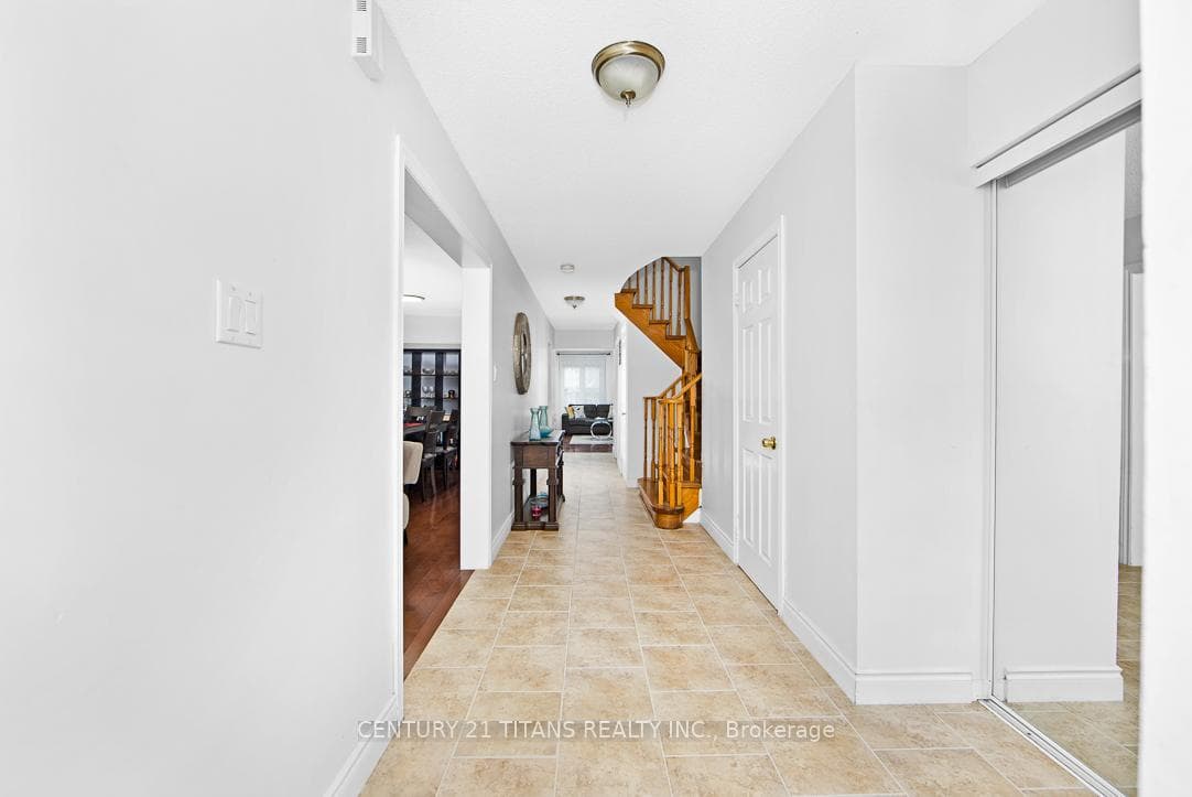 332 Langlaw Drive photo 3