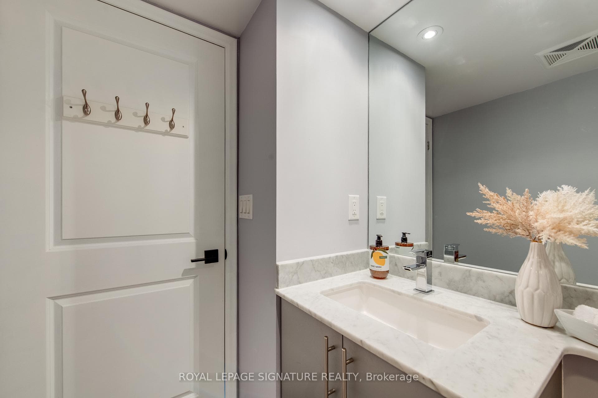 125 Western Battery Road Unit 711 photo 6