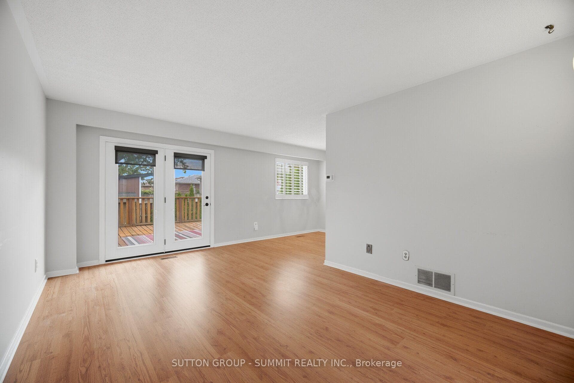 667 Green Meadow Crescent photo 7