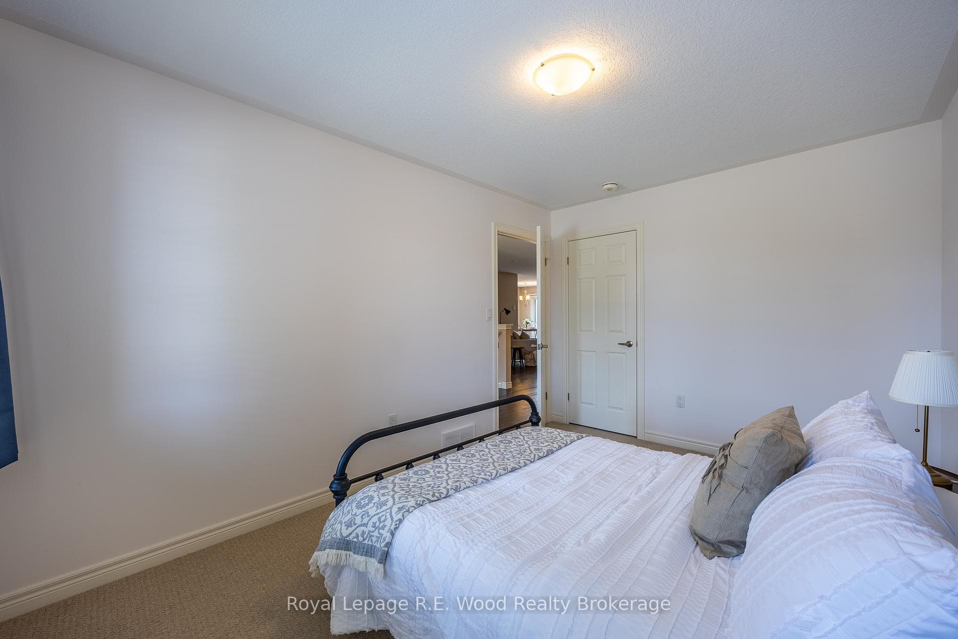 42 Hogarth Drive photo 5