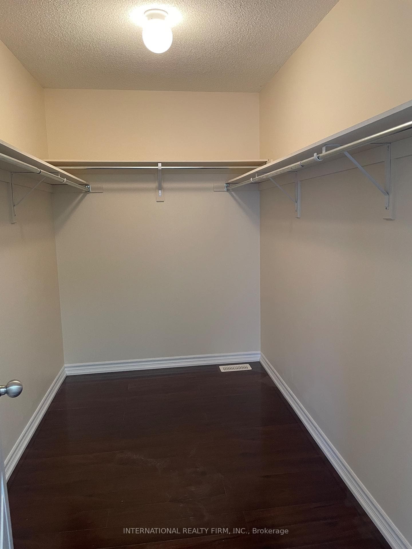 1272 Sim Place photo 35