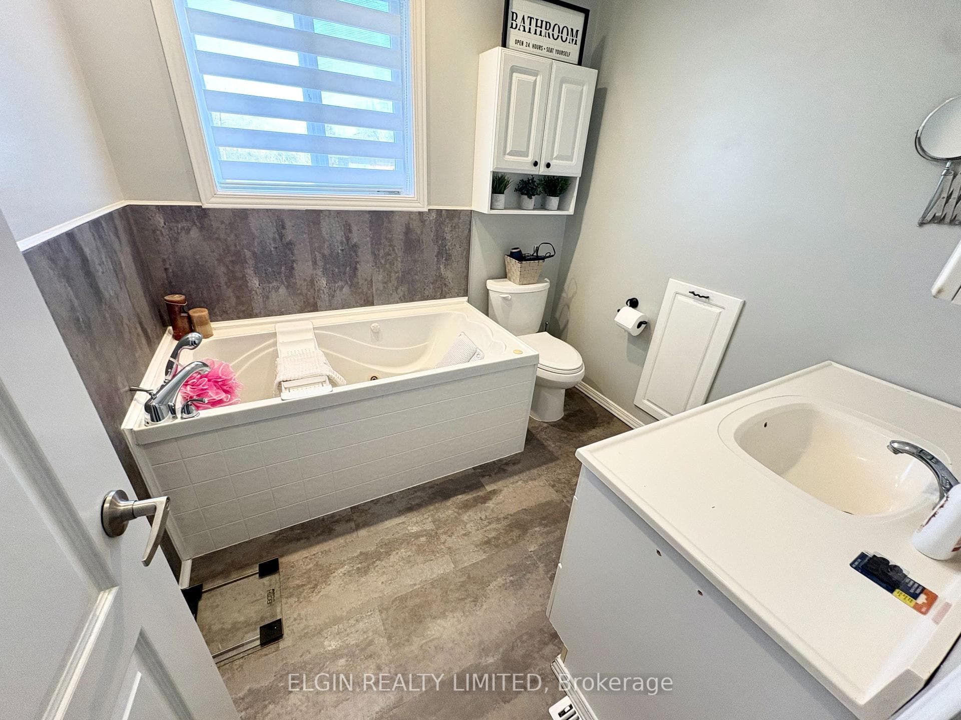 66 Aldborough Avenue photo 16