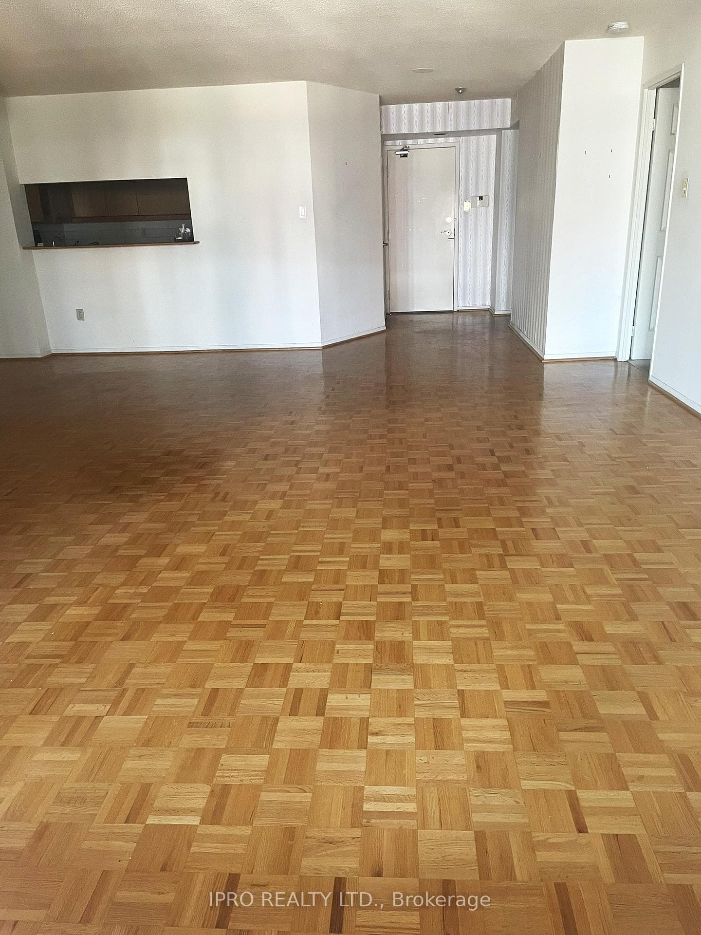 130 Carlton Street Unit 1502 photo 3