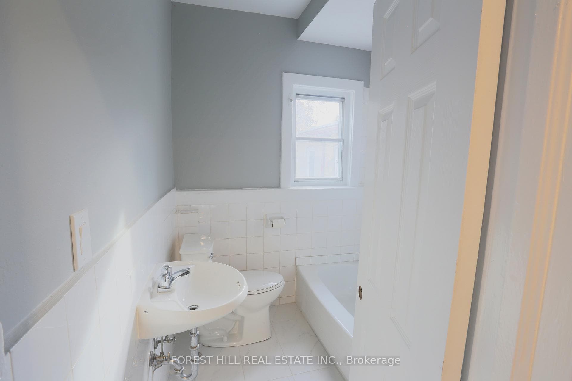 919 Kingston Road photo 18