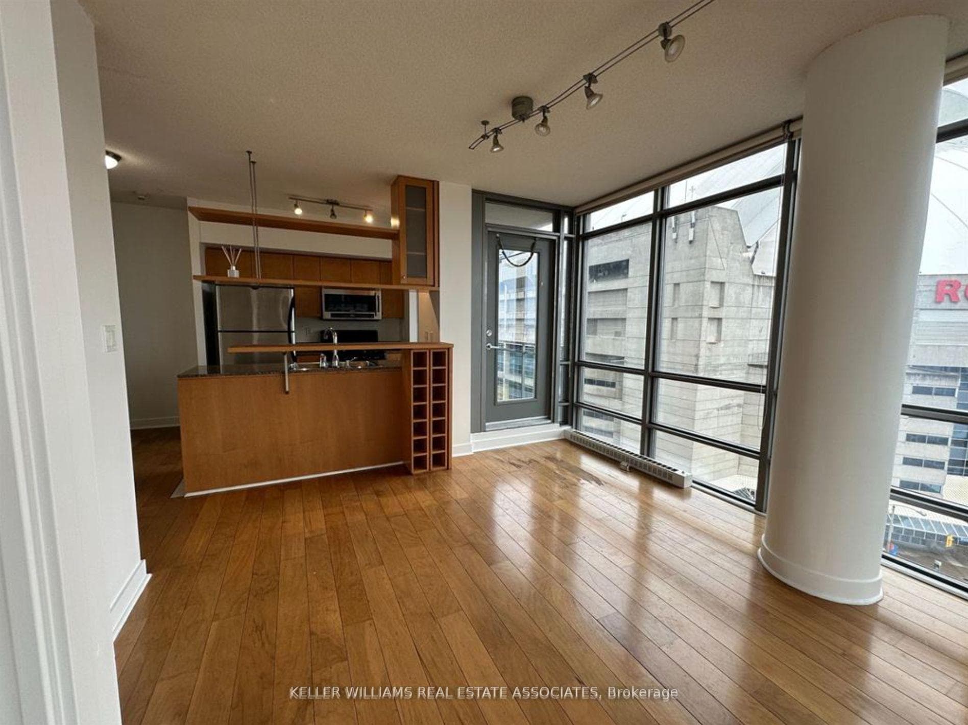3 Navy Wharf Court Unit 1009 photo 8