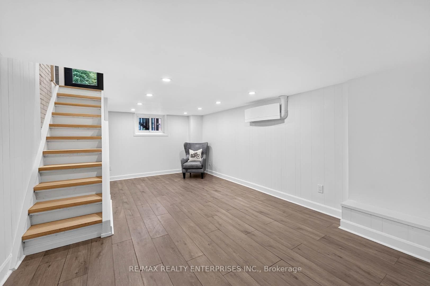 233 Rosemount Avenue photo 23