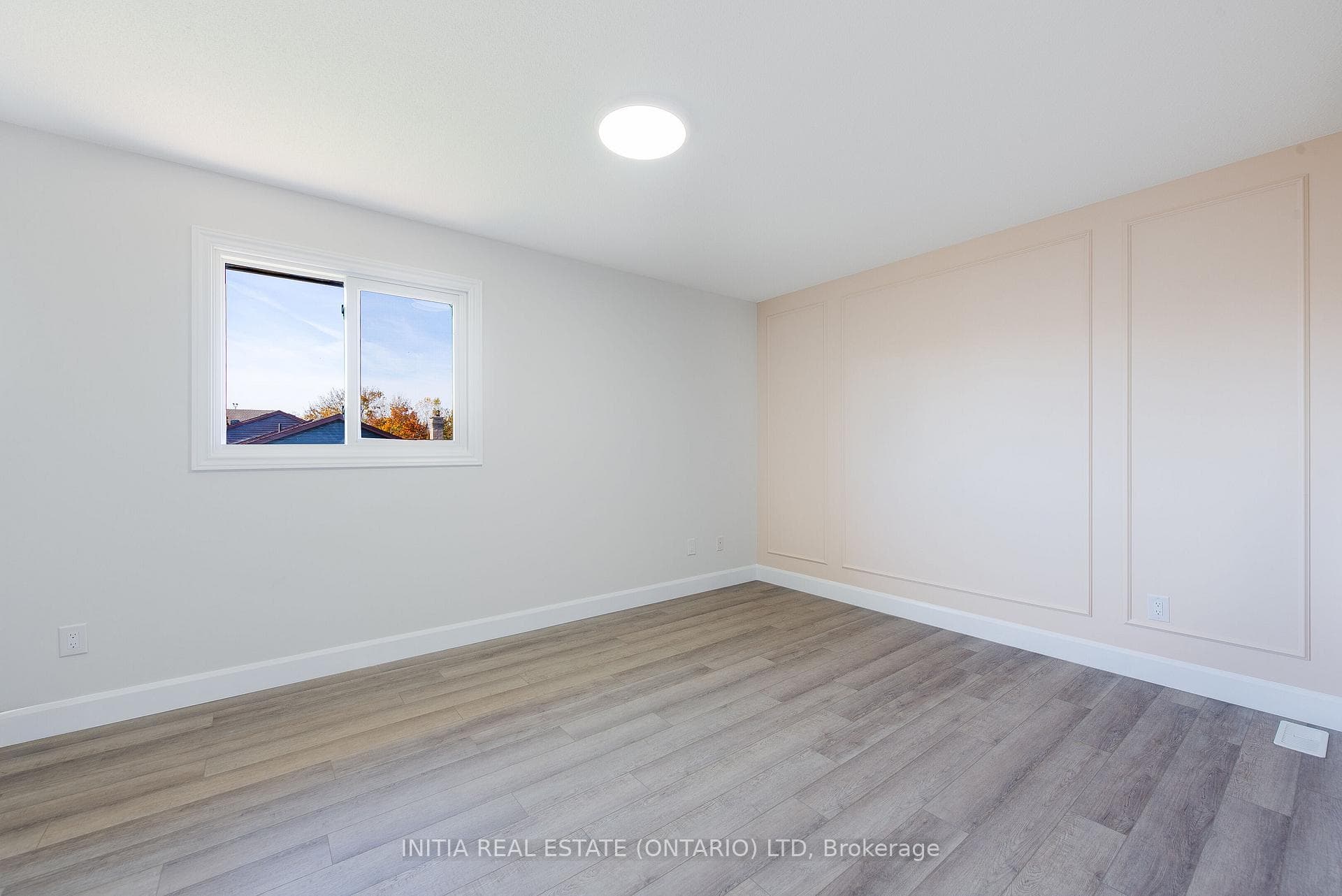 1762 Jalna Boulevard photo 21