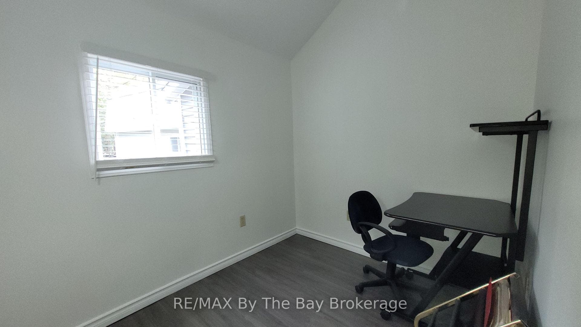 1120 King Edward Avenue photo 19